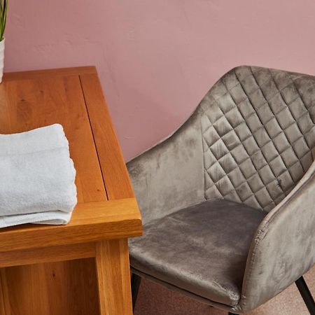 Fantastic Central Stratford Two Bedroom Apartment By Purestay Short Lets & Serviced Accommodation With Parking Zewnętrze zdjęcie