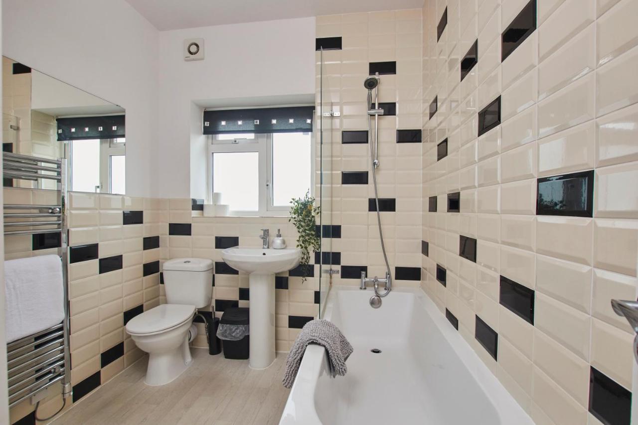 Fantastic Central Stratford Two Bedroom Apartment By Purestay Short Lets & Serviced Accommodation With Parking Zewnętrze zdjęcie