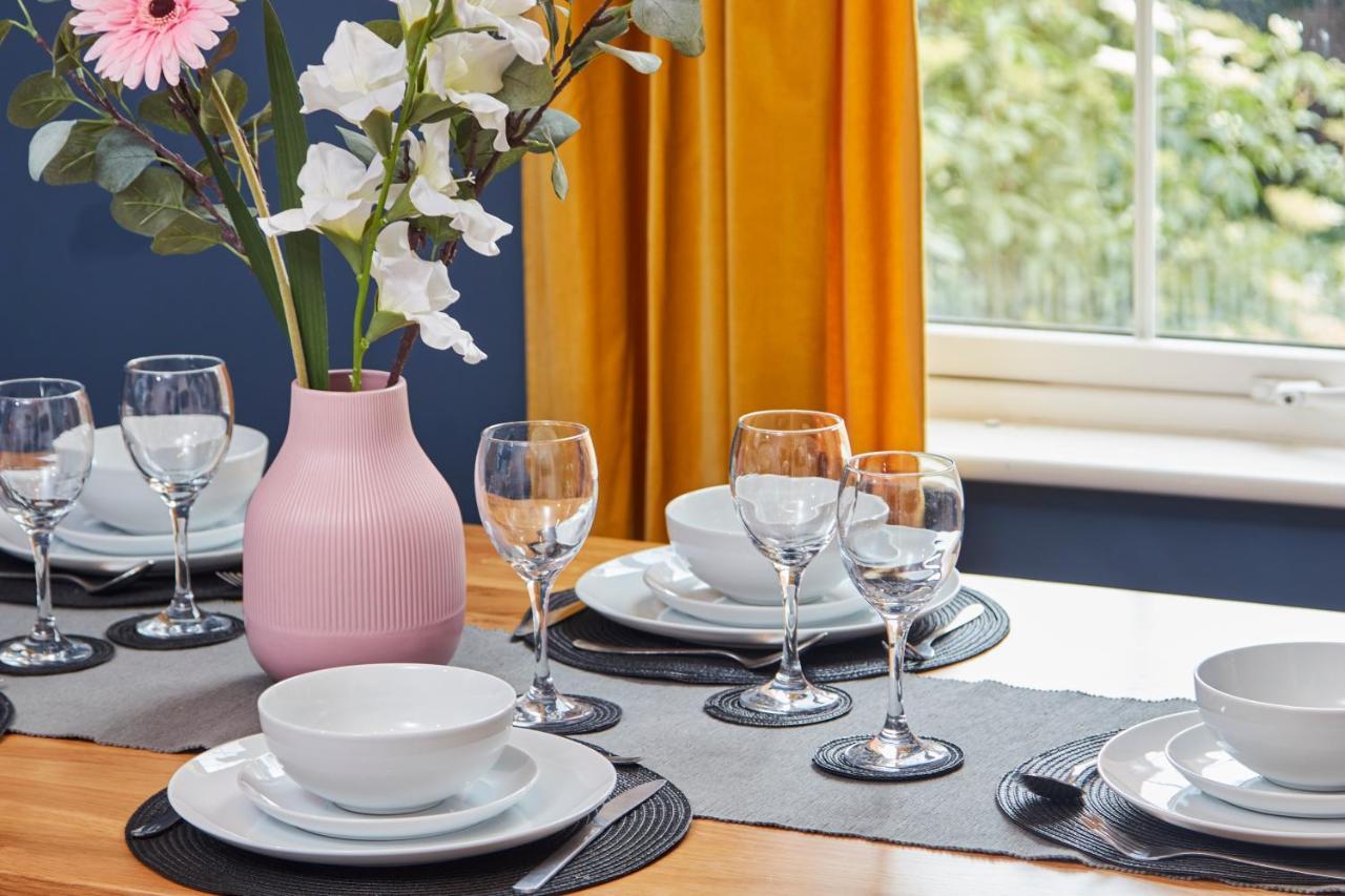 Fantastic Central Stratford Two Bedroom Apartment By Purestay Short Lets & Serviced Accommodation With Parking Zewnętrze zdjęcie