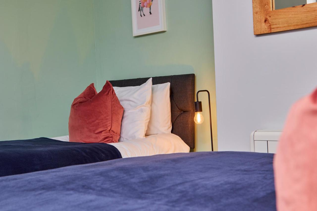 Fantastic Central Stratford Two Bedroom Apartment By Purestay Short Lets & Serviced Accommodation With Parking Zewnętrze zdjęcie