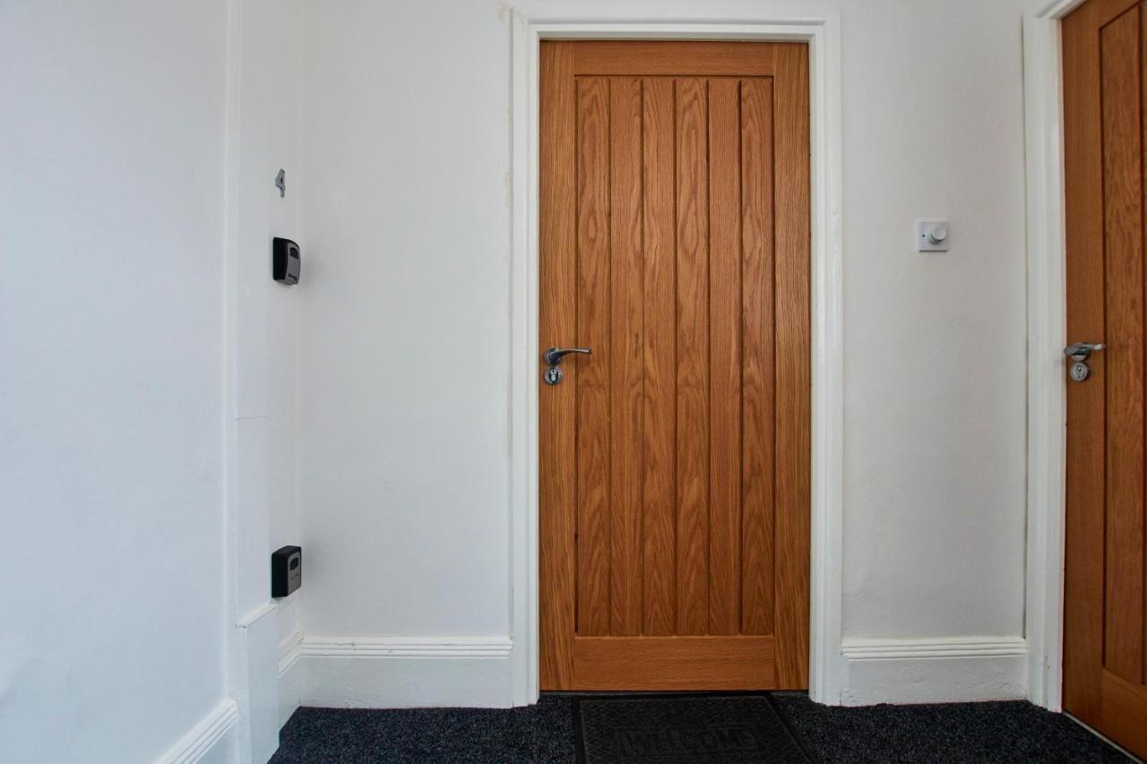 Fantastic Central Stratford Two Bedroom Apartment By Purestay Short Lets & Serviced Accommodation With Parking Zewnętrze zdjęcie